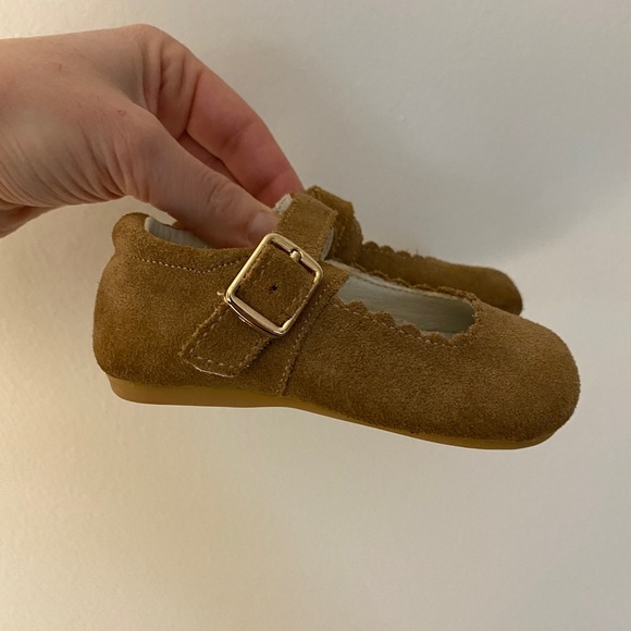 Whim and Wander by Sweet Honey Tan Scallop Suede Mary Janes Toddler Size 6 - Picture 5 of 8